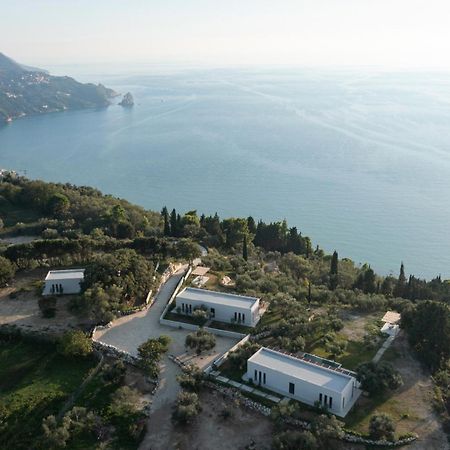 Paloubi Estate Villa Sinarades Bagian luar foto