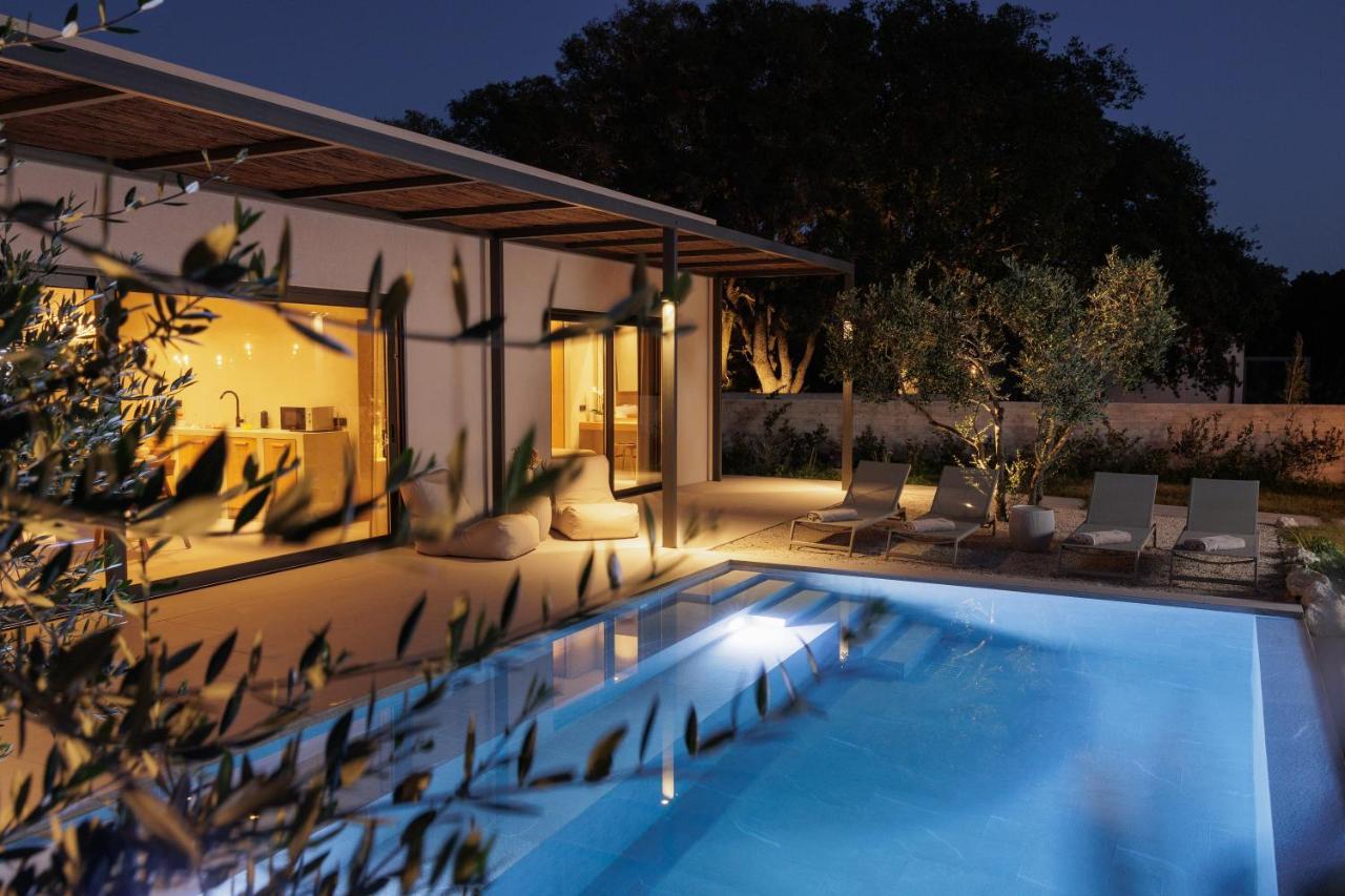 Paloubi Estate Villa Sinarades Bagian luar foto